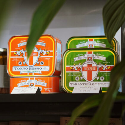 Selezione di prodotti gastronomici artigianali disponibili presso Extra Wine Shop a Verona